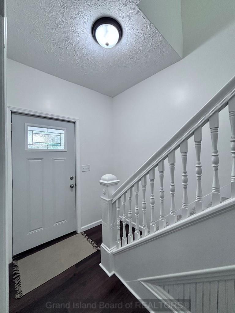 Aurora, Nebraska 68818, United States, 5 Bedrooms Bedrooms, ,2 BathroomsBathrooms,Residential,Active,201052