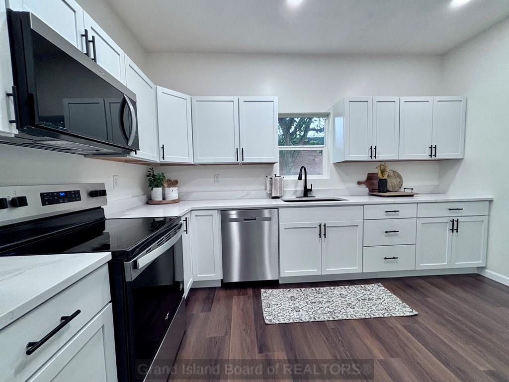 Aurora, Nebraska 68818, United States, 5 Bedrooms Bedrooms, ,2 BathroomsBathrooms,Residential,Active,201052