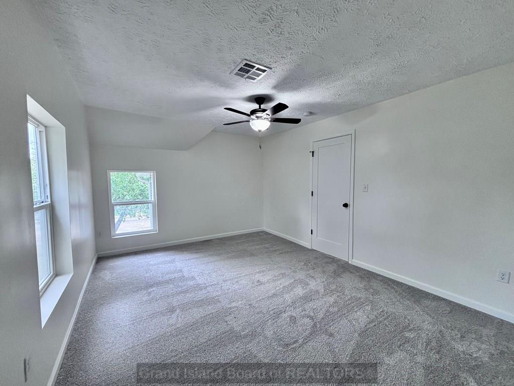 Aurora, Nebraska 68818, United States, 5 Bedrooms Bedrooms, ,2 BathroomsBathrooms,Residential,Active,201052