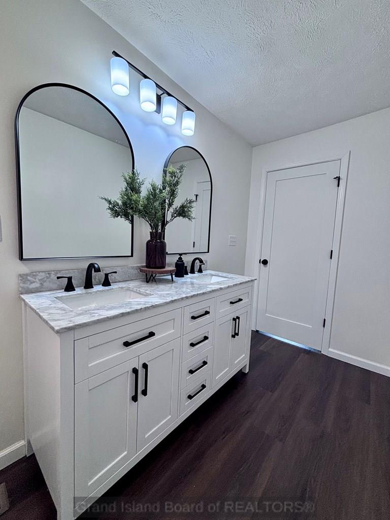 Aurora, Nebraska 68818, United States, 5 Bedrooms Bedrooms, ,2 BathroomsBathrooms,Residential,Active,201052