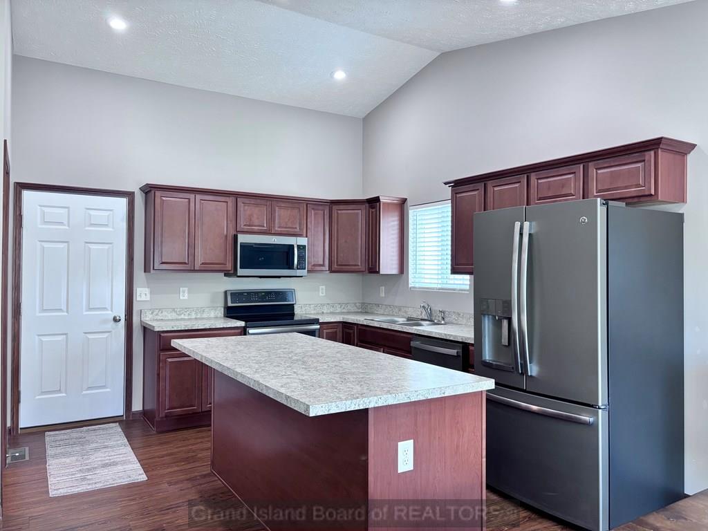 Grand Island, Nebraska 68803, United States, 5 Bedrooms Bedrooms, ,3 BathroomsBathrooms,Residential,Active,162124