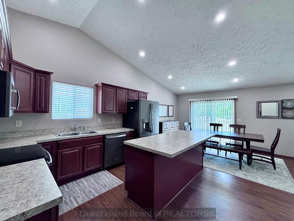 Grand Island, Nebraska 68803, United States, 5 Bedrooms Bedrooms, ,3 BathroomsBathrooms,Residential,Active,162124