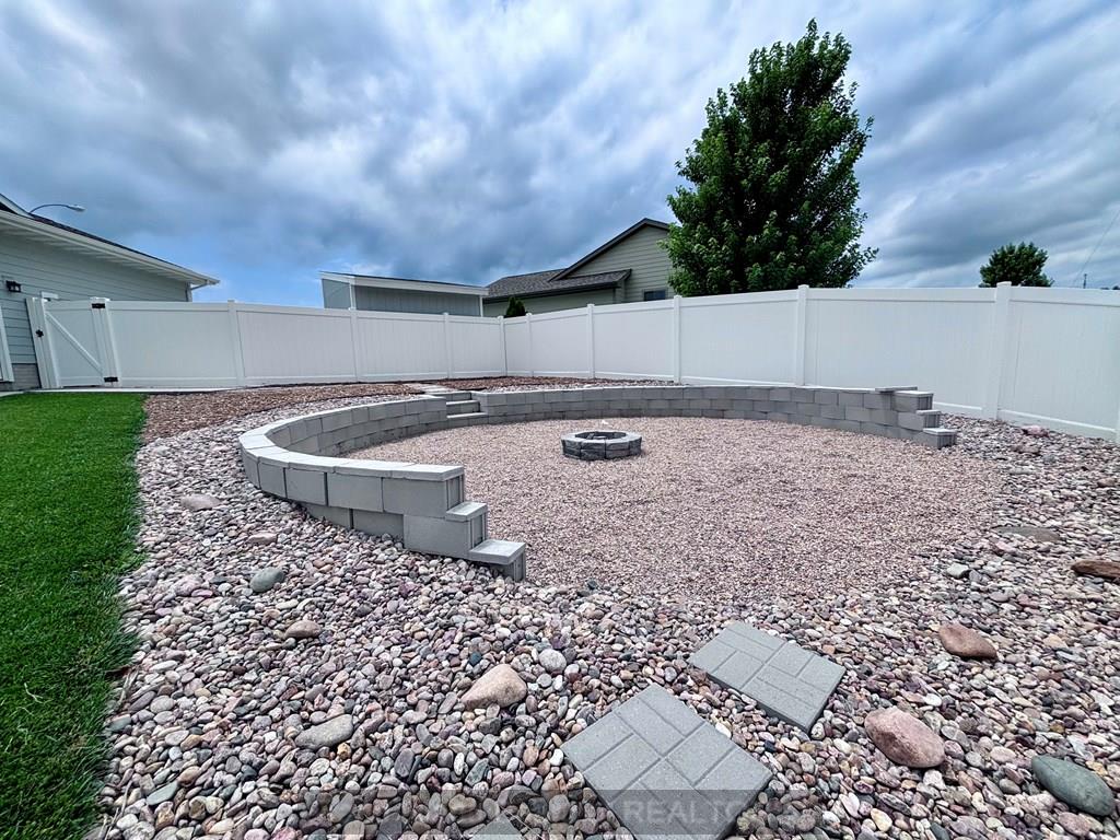 Grand Island, Nebraska 68803, United States, 5 Bedrooms Bedrooms, ,3 BathroomsBathrooms,Residential,Active,162124