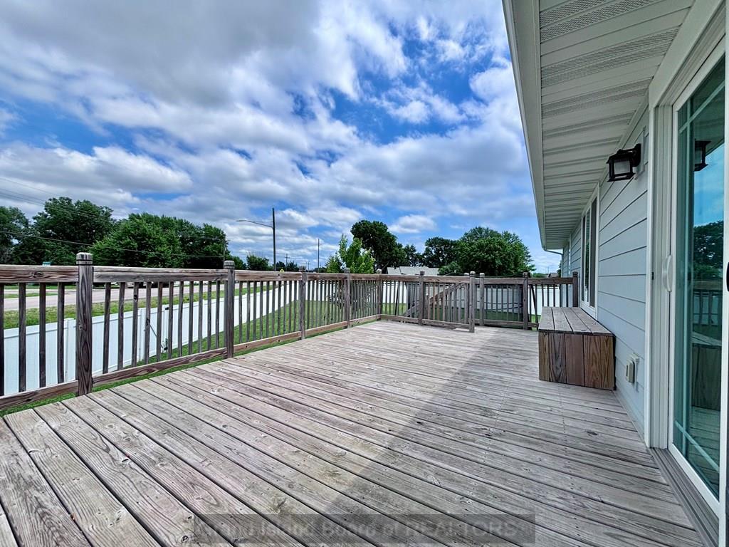 Grand Island, Nebraska 68803, United States, 5 Bedrooms Bedrooms, ,3 BathroomsBathrooms,Residential,Active,162124