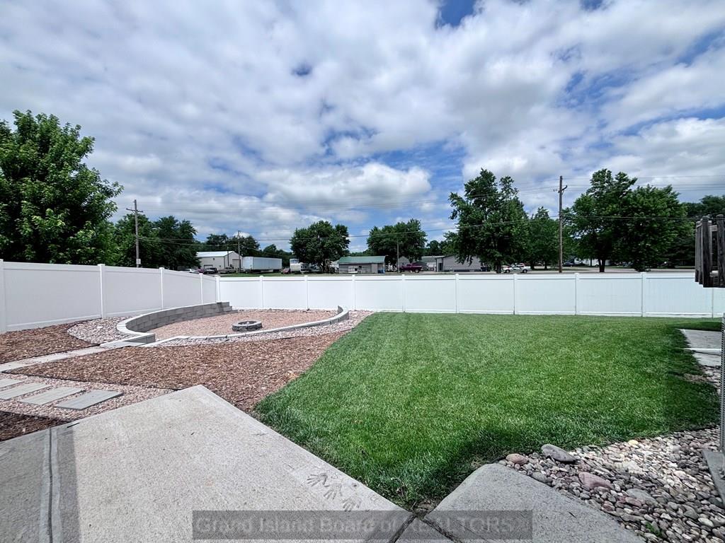 Grand Island, Nebraska 68803, United States, 5 Bedrooms Bedrooms, ,3 BathroomsBathrooms,Residential,Active,162124