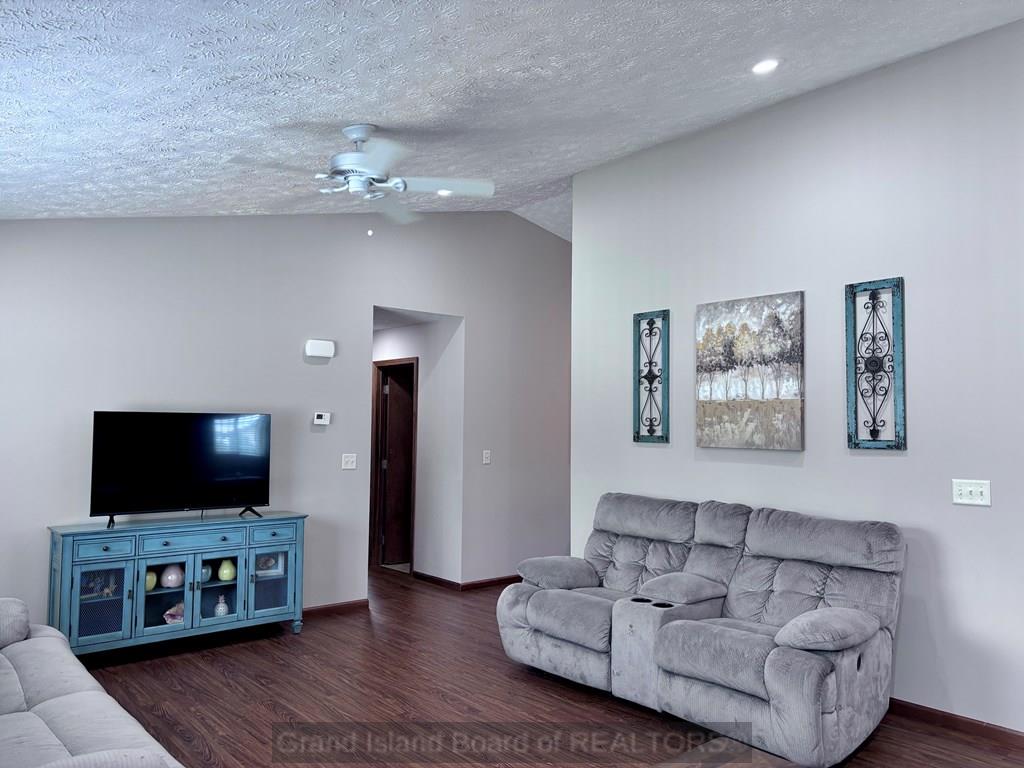 Grand Island, Nebraska 68803, United States, 5 Bedrooms Bedrooms, ,3 BathroomsBathrooms,Residential,Active,162124