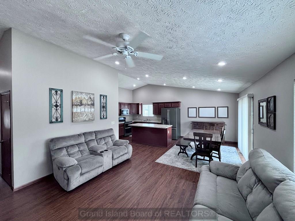 Grand Island, Nebraska 68803, United States, 5 Bedrooms Bedrooms, ,3 BathroomsBathrooms,Residential,Active,162124