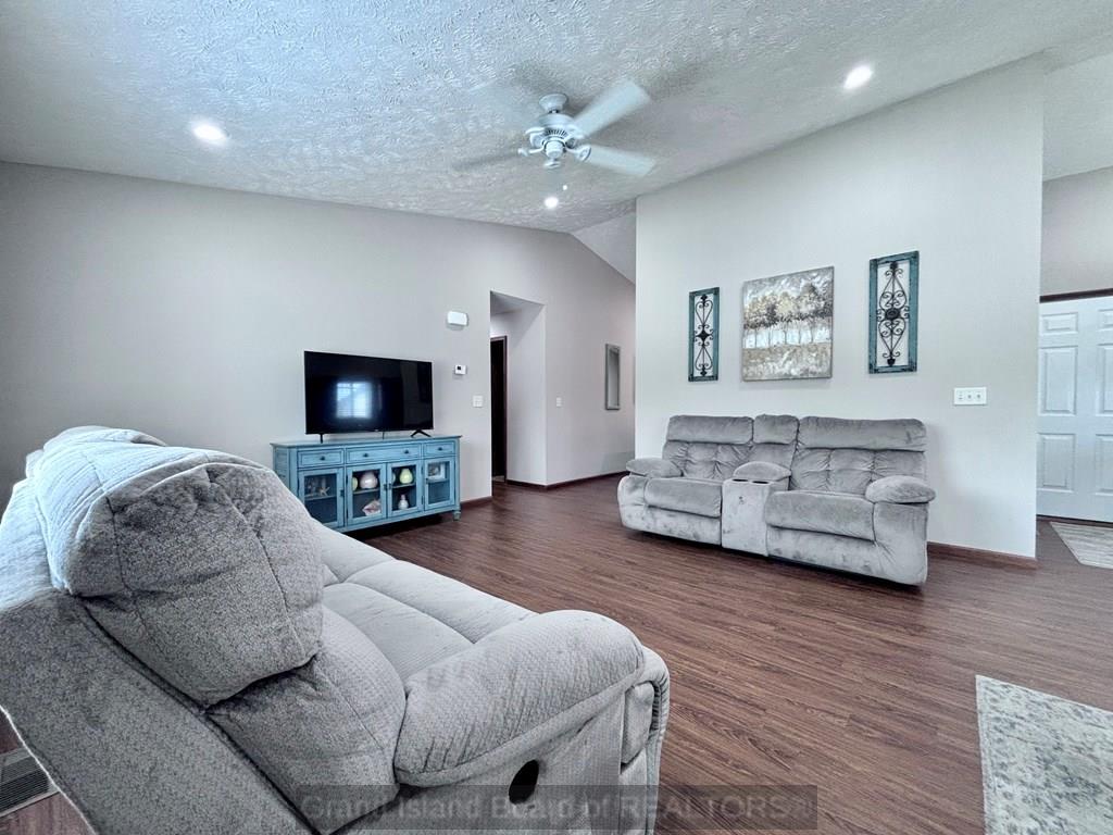 Grand Island, Nebraska 68803, United States, 5 Bedrooms Bedrooms, ,3 BathroomsBathrooms,Residential,Active,162124