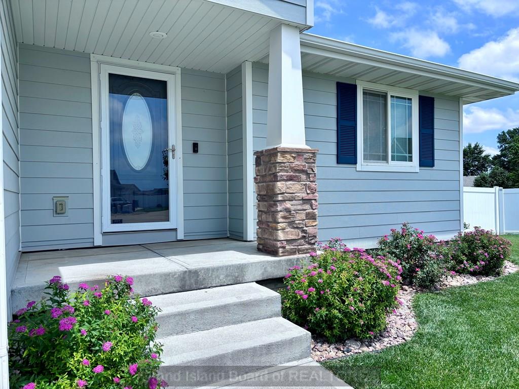 Grand Island, Nebraska 68803, United States, 5 Bedrooms Bedrooms, ,3 BathroomsBathrooms,Residential,Active,162124