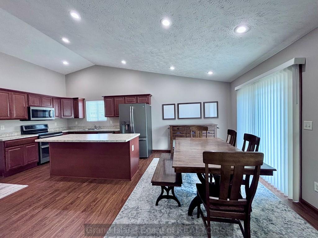 Grand Island, Nebraska 68803, United States, 5 Bedrooms Bedrooms, ,3 BathroomsBathrooms,Residential,Active,162124