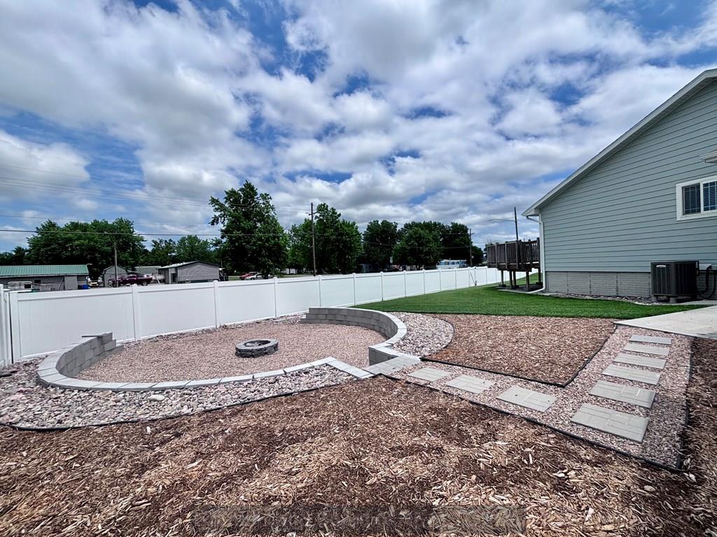 Grand Island, Nebraska 68803, United States, 5 Bedrooms Bedrooms, ,3 BathroomsBathrooms,Residential,Active,162124