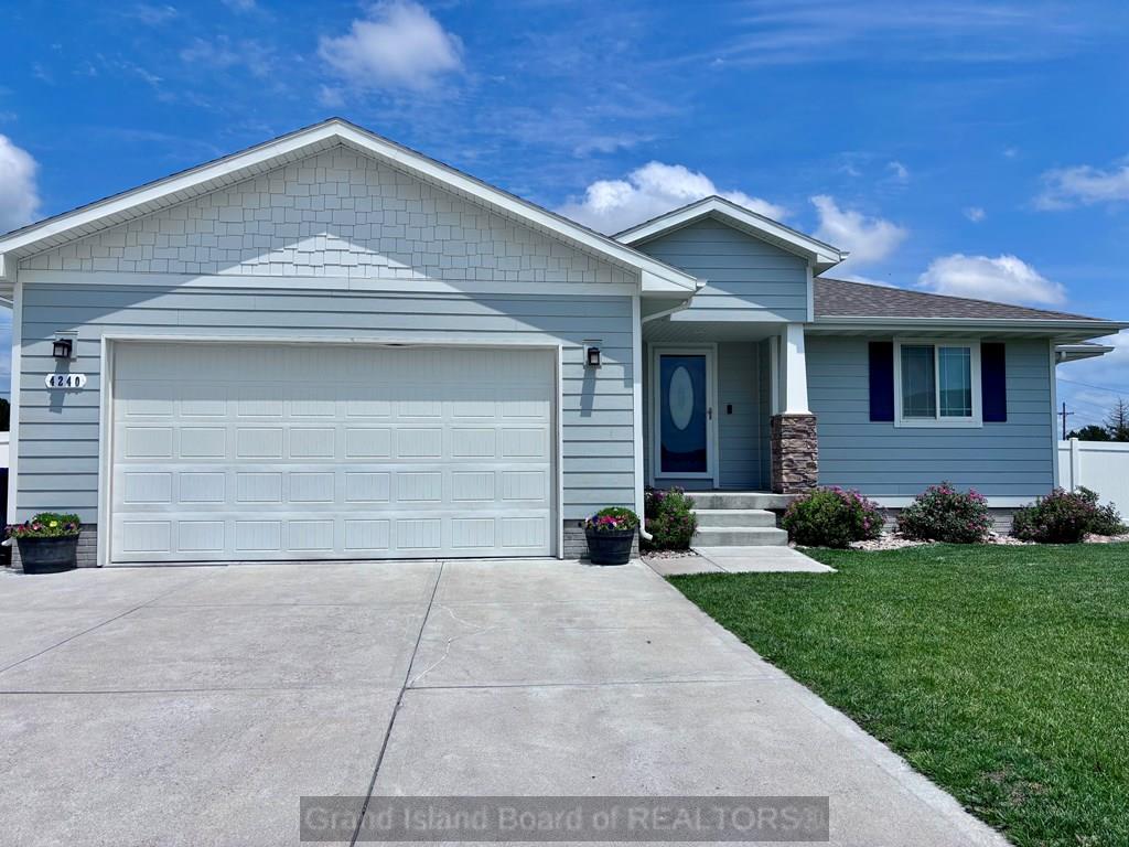 Grand Island, Nebraska 68803, United States, 5 Bedrooms Bedrooms, ,3 BathroomsBathrooms,Residential,Active,162124