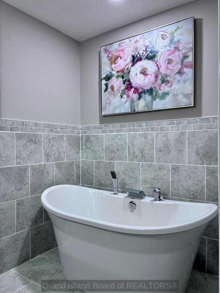 Grand Island, Nebraska 68803, United States, 5 Bedrooms Bedrooms, ,3 BathroomsBathrooms,Residential,Active,162124