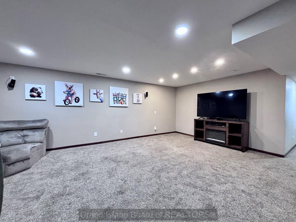 Grand Island, Nebraska 68803, United States, 5 Bedrooms Bedrooms, ,3 BathroomsBathrooms,Residential,Active,162124