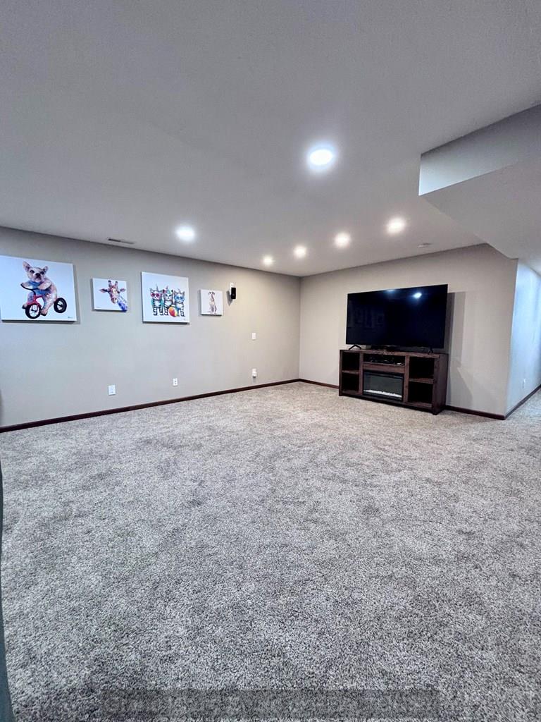 Grand Island, Nebraska 68803, United States, 5 Bedrooms Bedrooms, ,3 BathroomsBathrooms,Residential,Active,162124