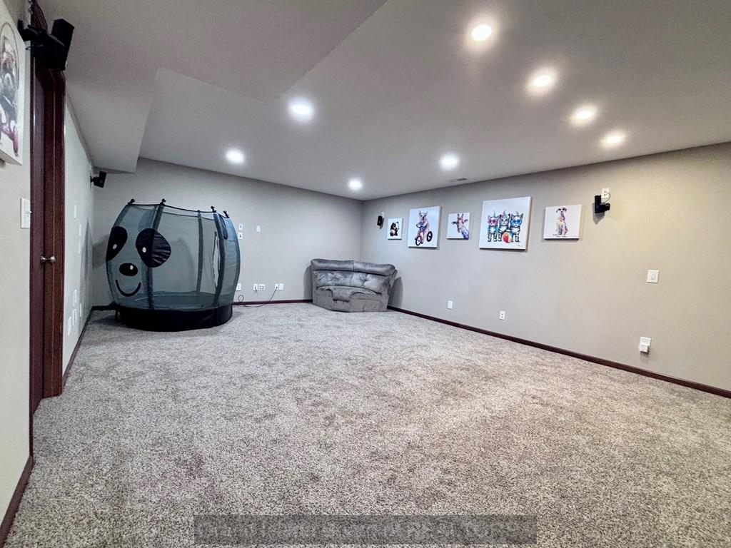 Grand Island, Nebraska 68803, United States, 5 Bedrooms Bedrooms, ,3 BathroomsBathrooms,Residential,Active,162124