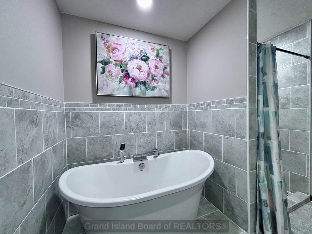 Grand Island, Nebraska 68803, United States, 5 Bedrooms Bedrooms, ,3 BathroomsBathrooms,Residential,Active,162124