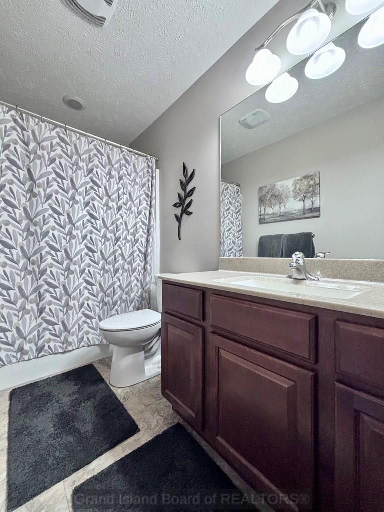 Grand Island, Nebraska 68803, United States, 5 Bedrooms Bedrooms, ,3 BathroomsBathrooms,Residential,Active,162124