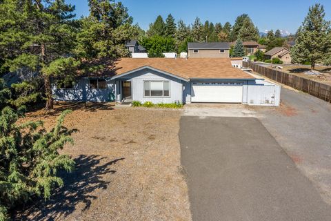 Single Family Residence in Bend OR 61985 27th Street.jpg