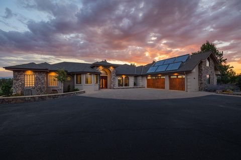 Single Family Residence in Redmond OR 1215 Canyon Drive.jpg