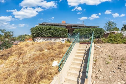 A home in La Crescenta