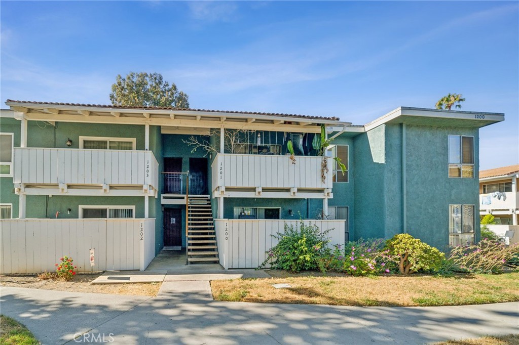 View Ventura, CA 93003 condo