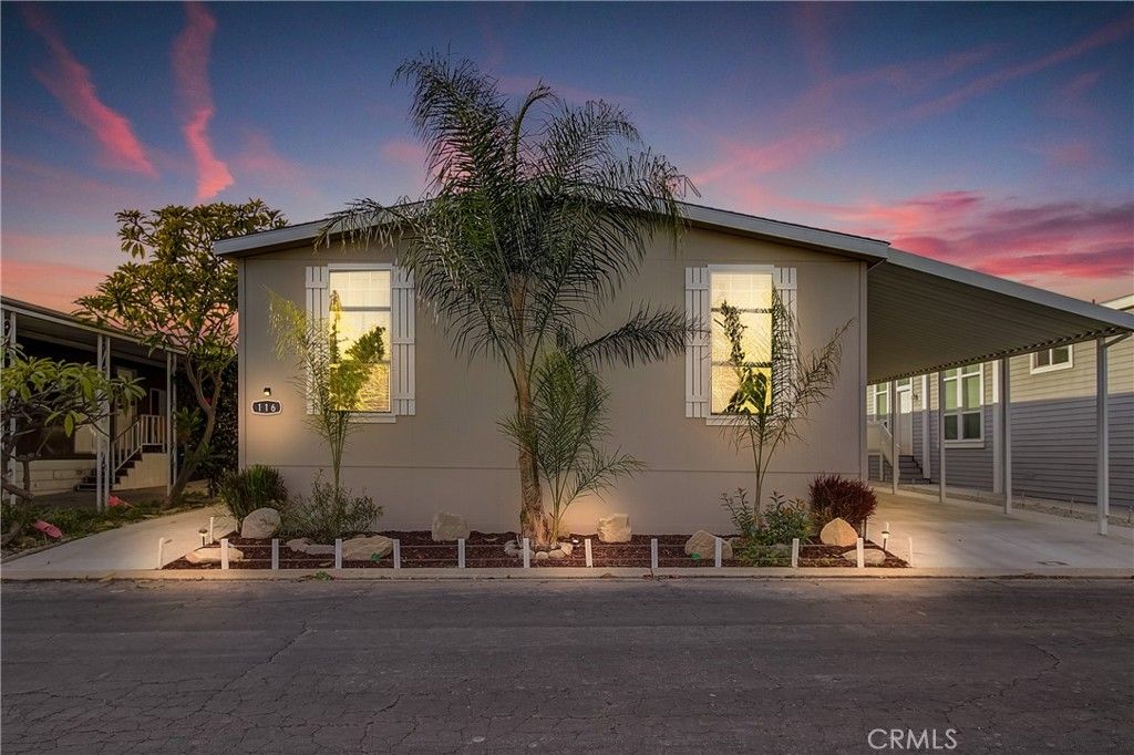 listing image 130723517001189029952