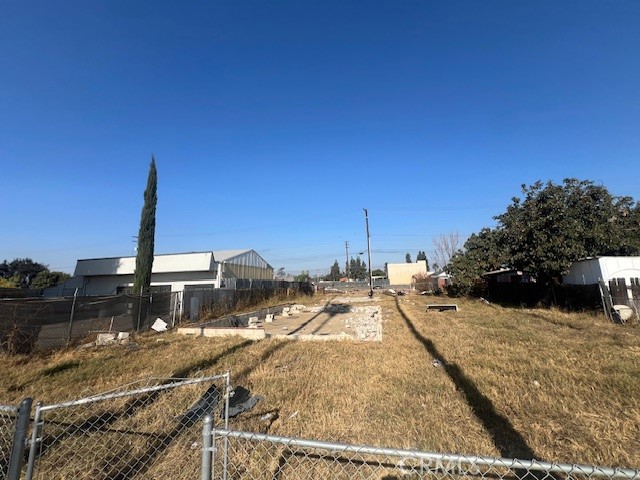 Discover this exceptional flat lot located in a prime location near major streets, offering unmatched convenience and accessibility. With alley access, this property provides added flexibility for parking, storage, or future development. Whether you’re looking to build your dream home or invest in a thriving area, this versatile lot is ready for your vision. Don’t miss out on this rare chance to create the perfect space in an unbeatable location