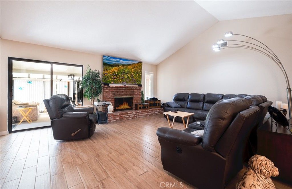 listing image 130722906075959388478