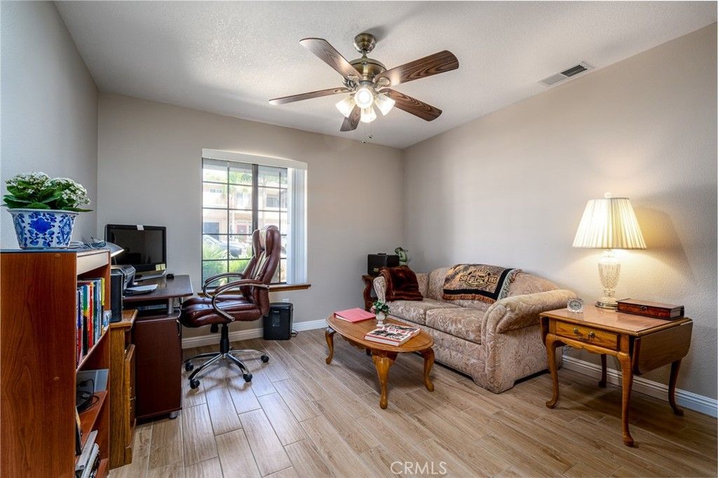 listing image 130724695322294886216