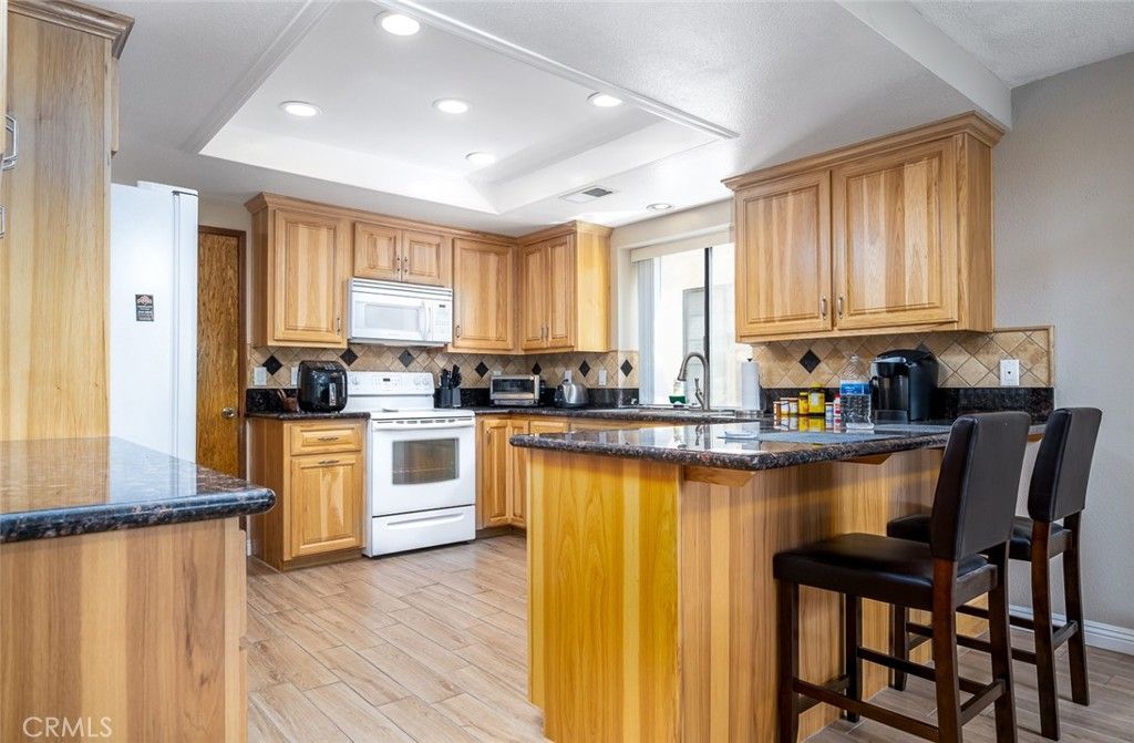 listing image 130725087686205928582