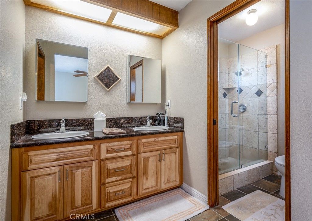 listing image 130725097107367200184