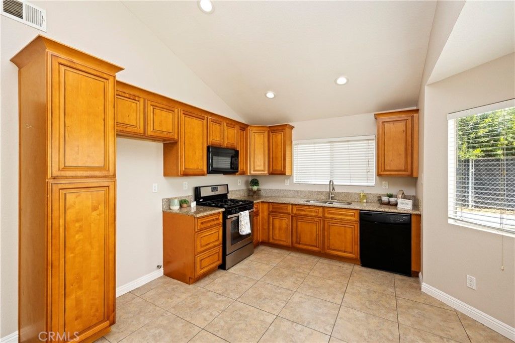 listing image 130725649845481421852