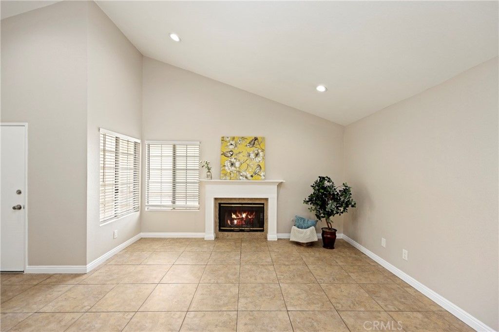 listing image 130727344587141347034