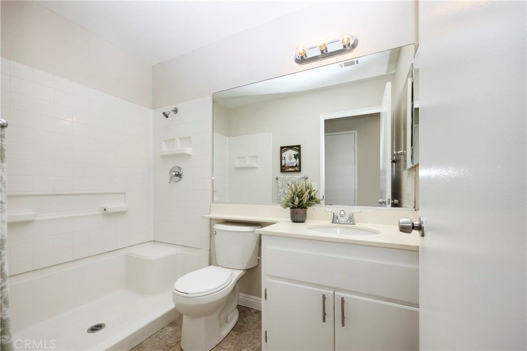 listing image 130722688201351020839