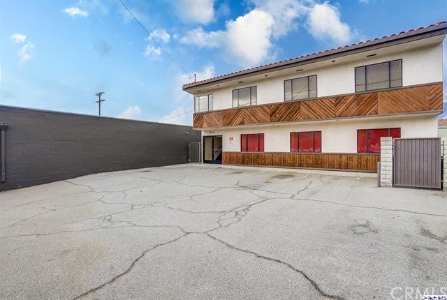 8041 FOOTHILL Boulevard