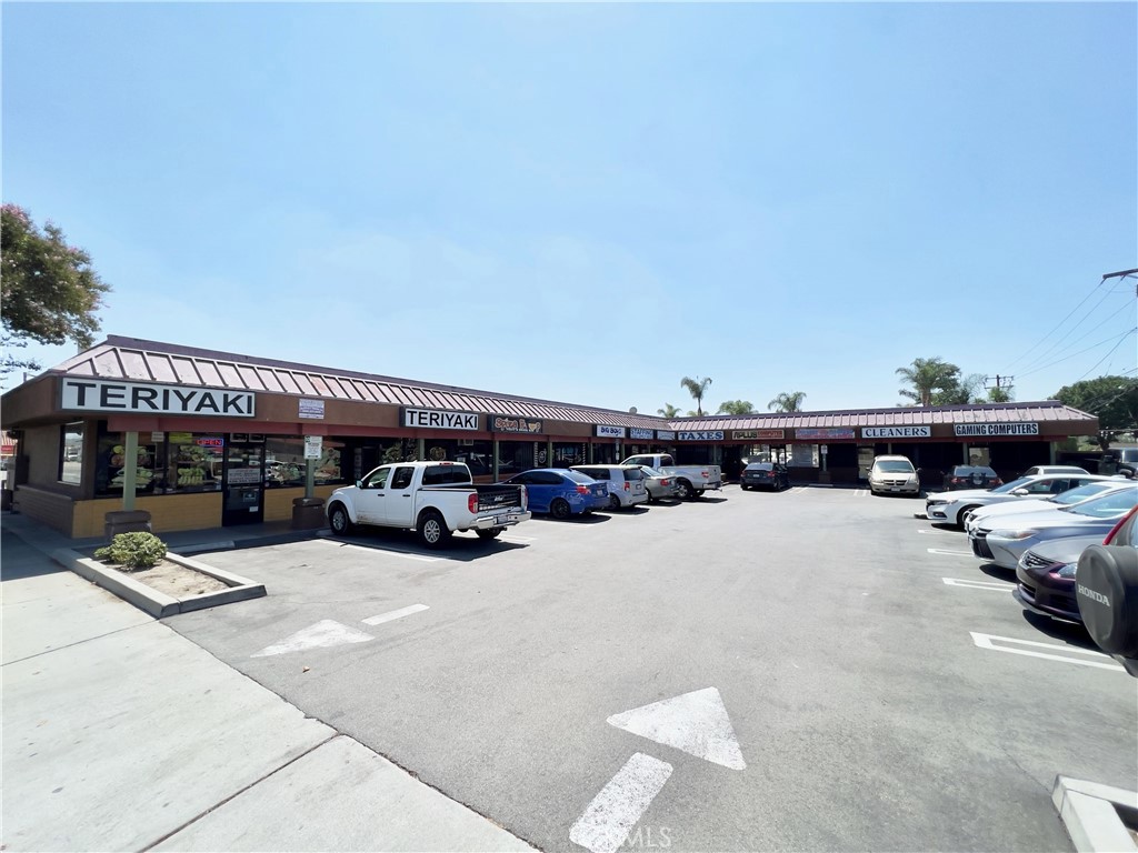 The Retail center is strategically located at the busy corner of Valley Boulevard and Basetdale Avenue. Two available suites ranging from approximately 600 square feet to approximately 1200 square feet. Ingress/ Egress from Valley Boulevard and Basetdale Avenue. Prominent Signage visibility on Valley Boulevard, with easy access to I-605 Fwy, I-10 Fwy and CA-60 Fwy.
