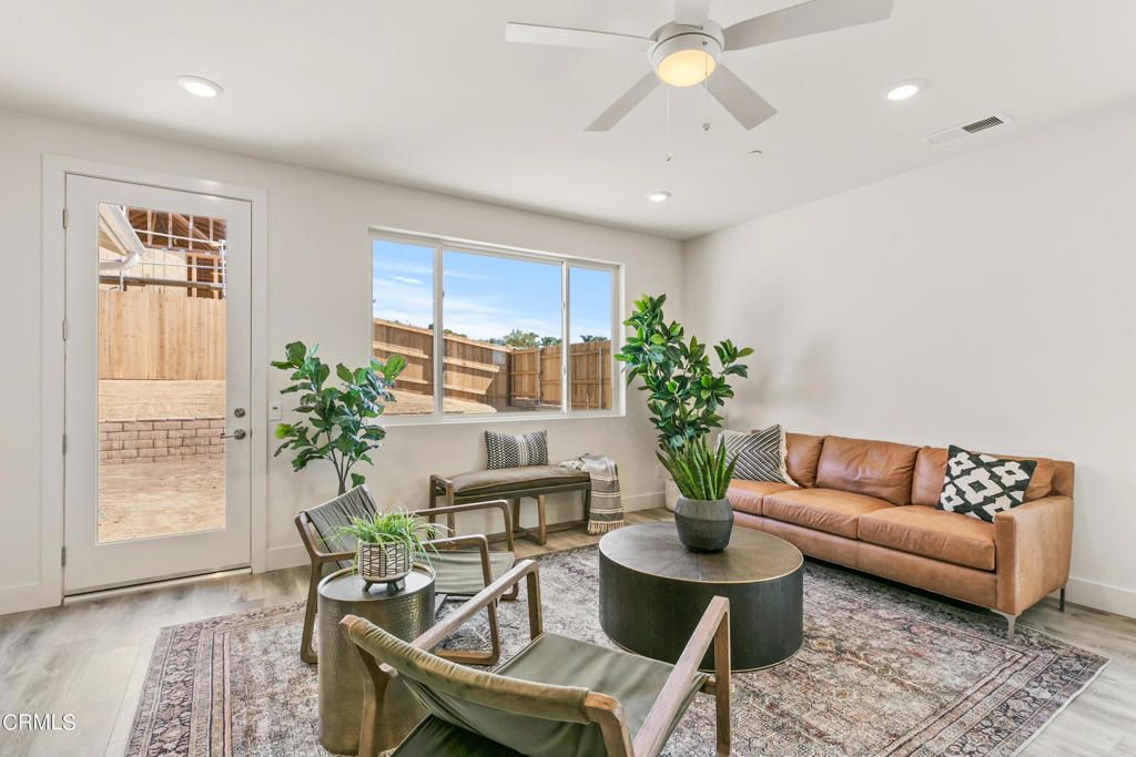 listing image 130727838597482046263