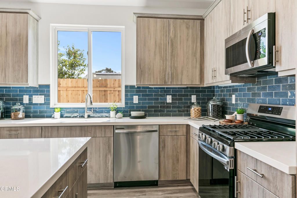 listing image 130729408400552685541