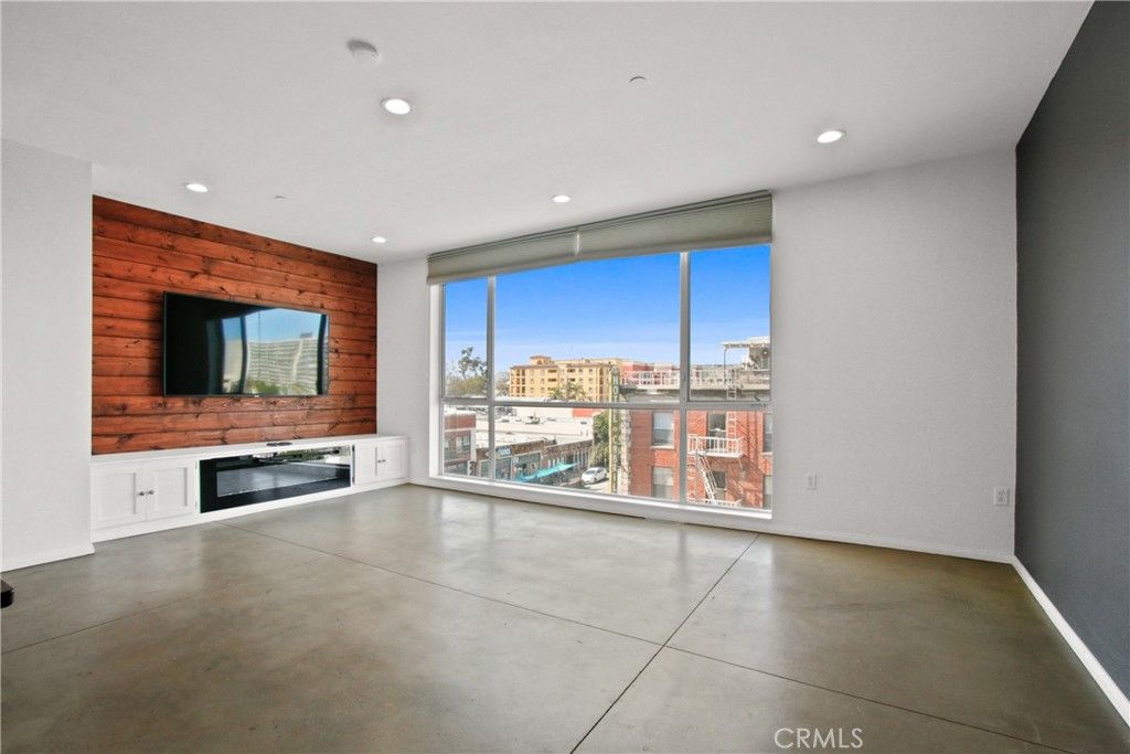 listing image 0