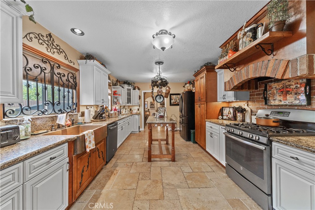 208 E 3rd Street