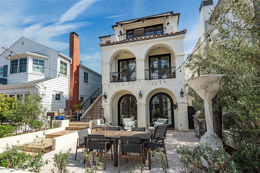 328 8th Street
