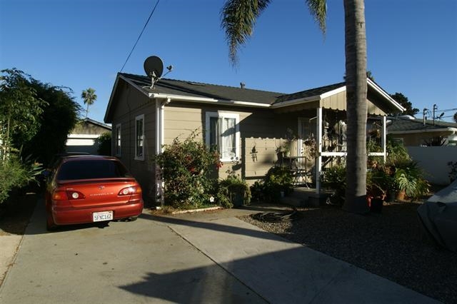 Fixer upper, big lot, big back yard with a ton of potential. Less than a 5 minute drive to downtown Oceanside and all beaches. Neighborhoods: Oceanside Other Fees: 0 Sewer: Sewer Connected Topography: LL
