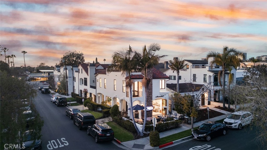 701 Acacia Avenue