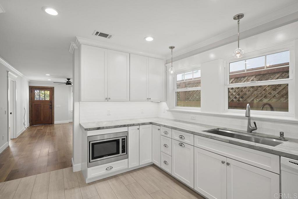 217 Alameda Blvd