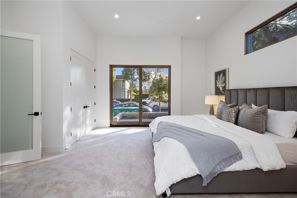 Photo 11 of 51 of 941 E California Boulevard 1 townhome