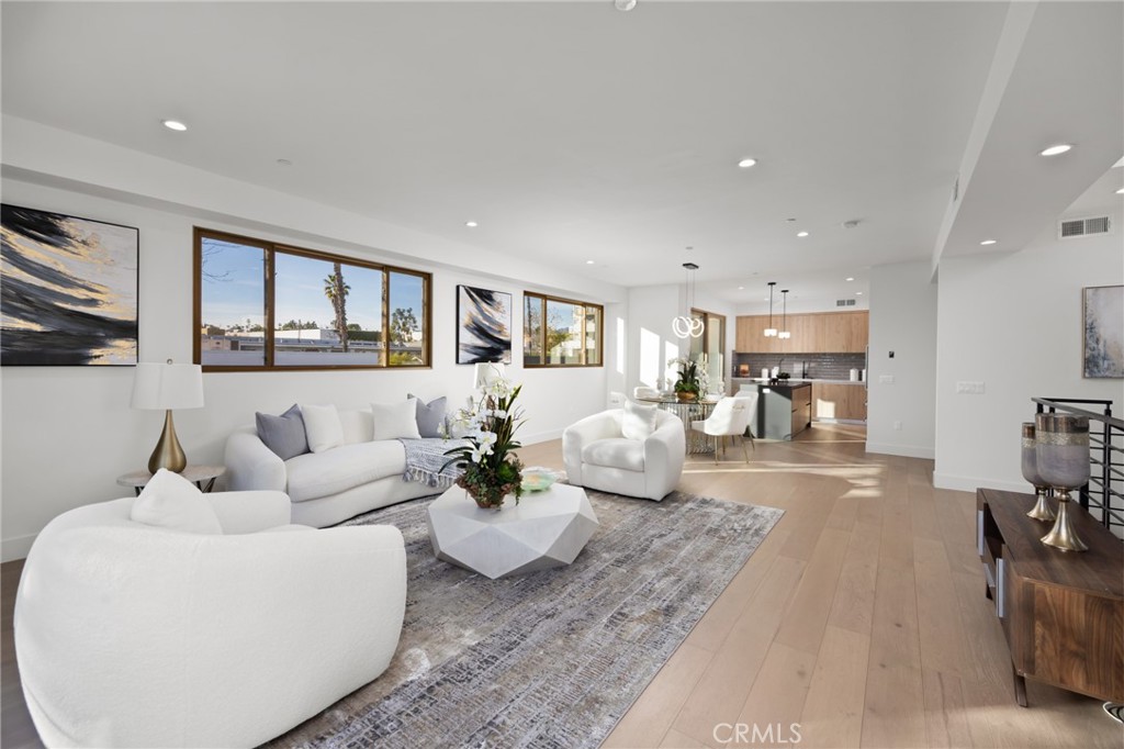 Photo 13 of 51 of 941 E California Boulevard 1 townhome