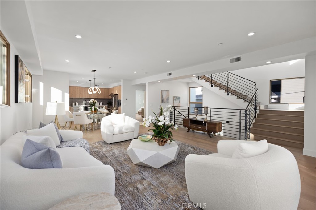 Photo 16 of 51 of 941 E California Boulevard 1 townhome