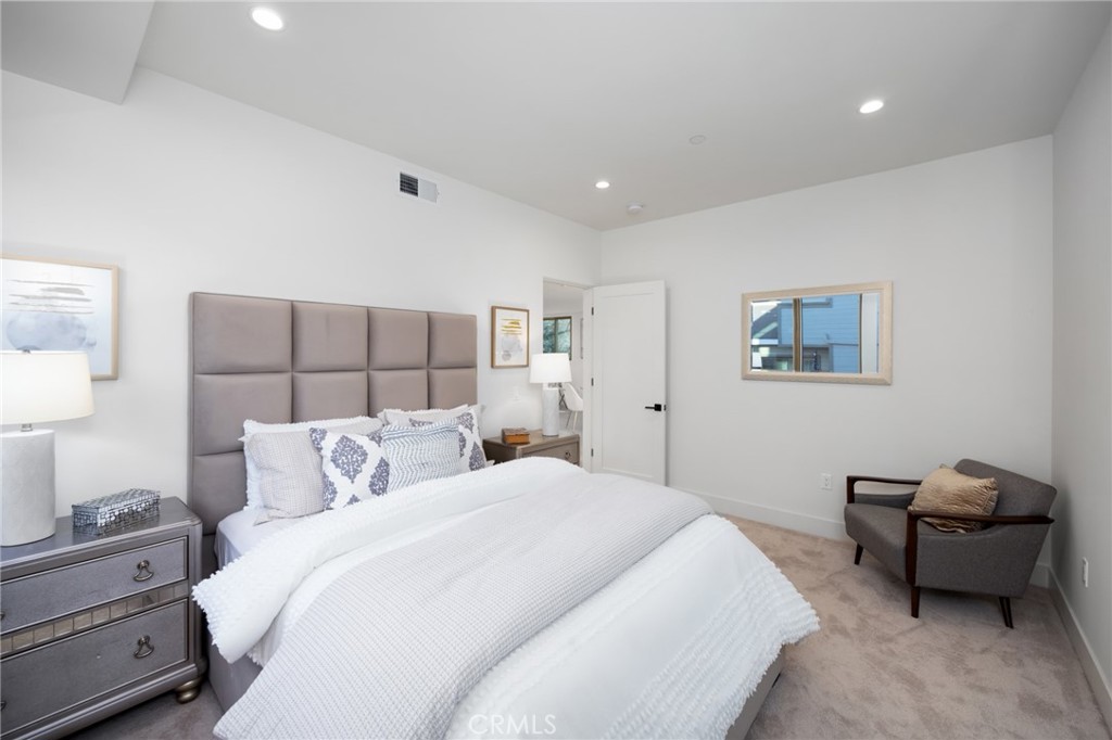 Photo 25 of 51 of 941 E California Boulevard 1 townhome