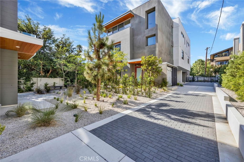 Photo 39 of 51 of 941 E California Boulevard 1 townhome